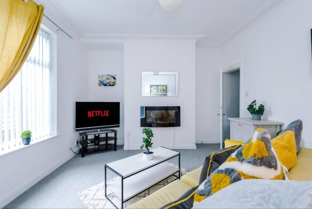 Long Term Offers Message For Prices Sleeps 6 Adults, Contractors, Relocators, Travellers Halifax Buitenkant foto
