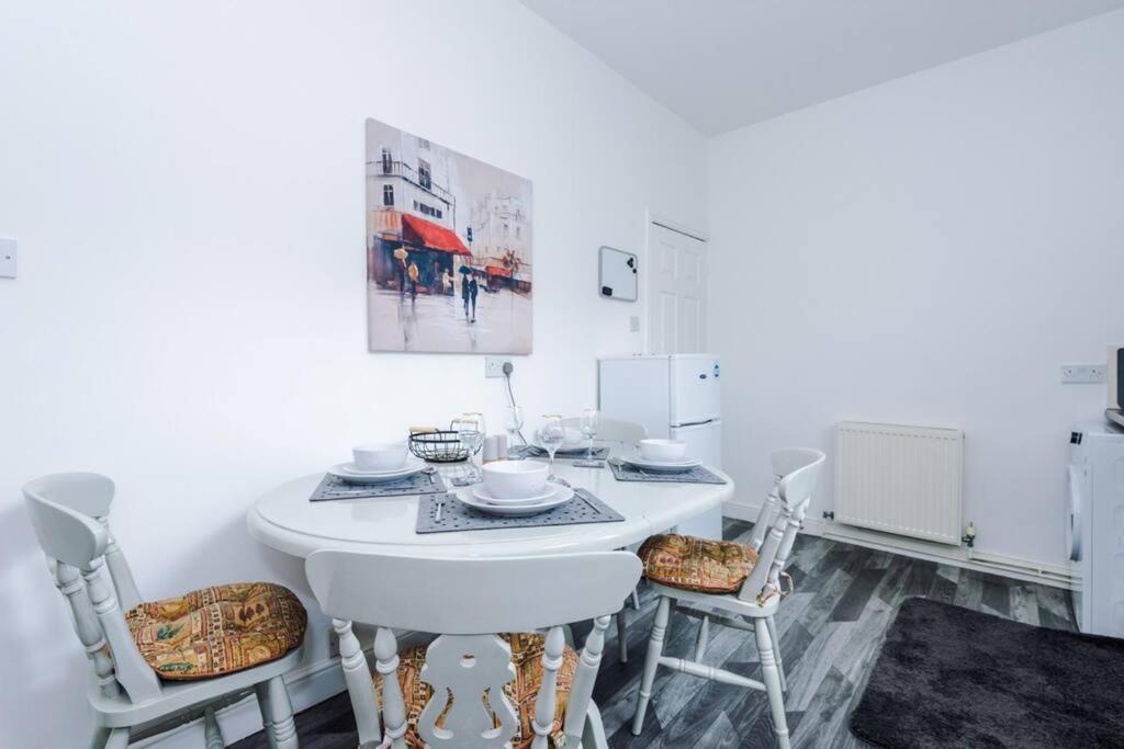 Long Term Offers Message For Prices Sleeps 6 Adults, Contractors, Relocators, Travellers Halifax Buitenkant foto