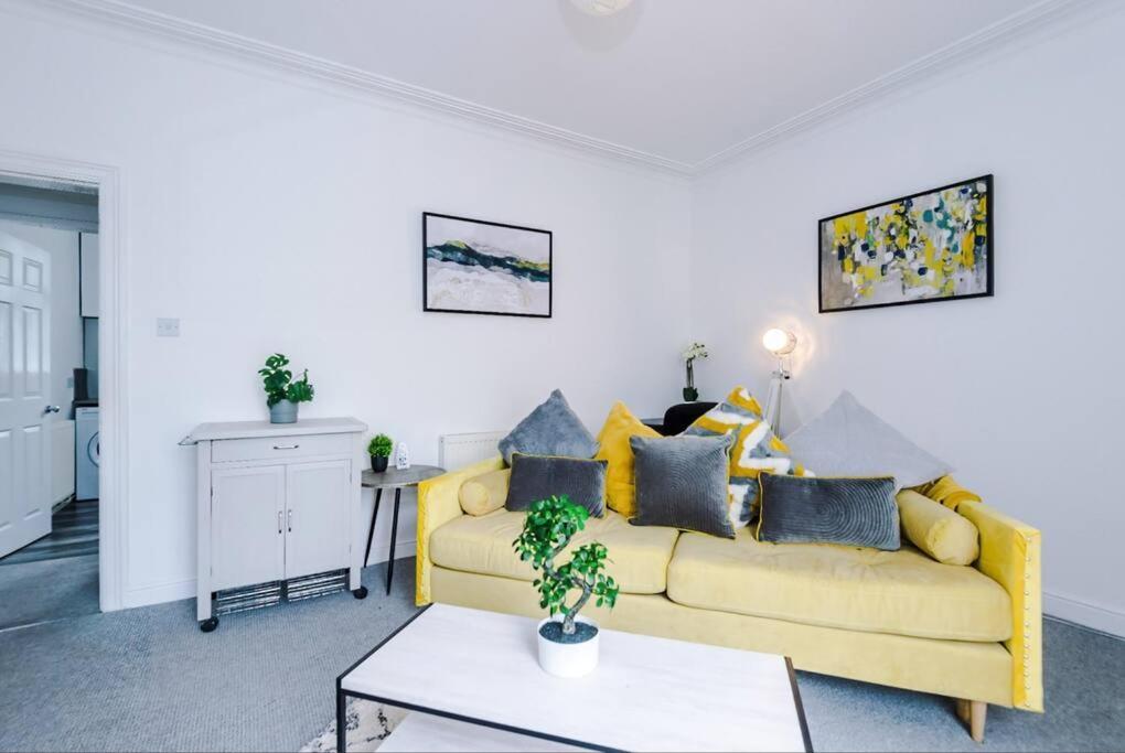 Long Term Offers Message For Prices Sleeps 6 Adults, Contractors, Relocators, Travellers Halifax Buitenkant foto